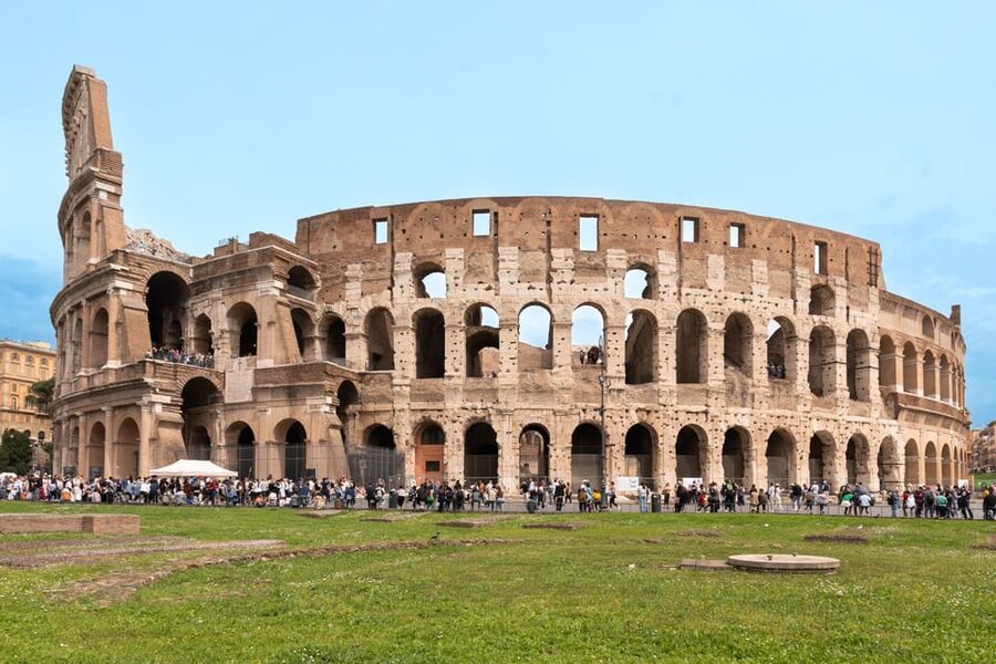 Rome: Colosseum and Roman Forum Access with Audio Guide App - Reading the arena through the audio app