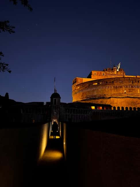 Rome: Evening Tour of Passetto di Borgo and Audio Guide App - Key points at a glance