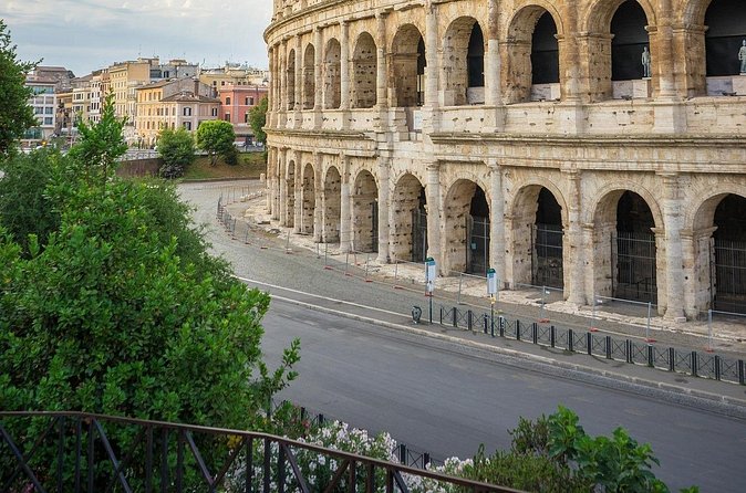 Rome: Hosted Access to the Colosseum with Audio Guide - Audio guide versus a real guide