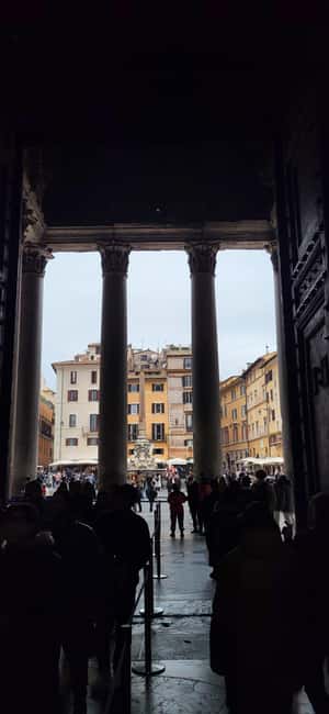 Rome: Pantheon Priority Entry Tickets with Interactive App - Your first view beneath the dome