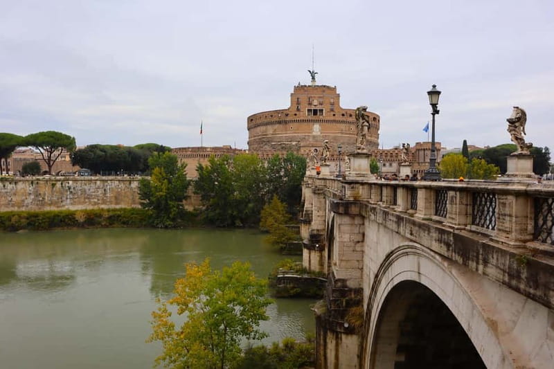 Rome: Passetto & Castel Sant'Angelo Entry and Audioguide - Arriving at Piazza della Città Leonina