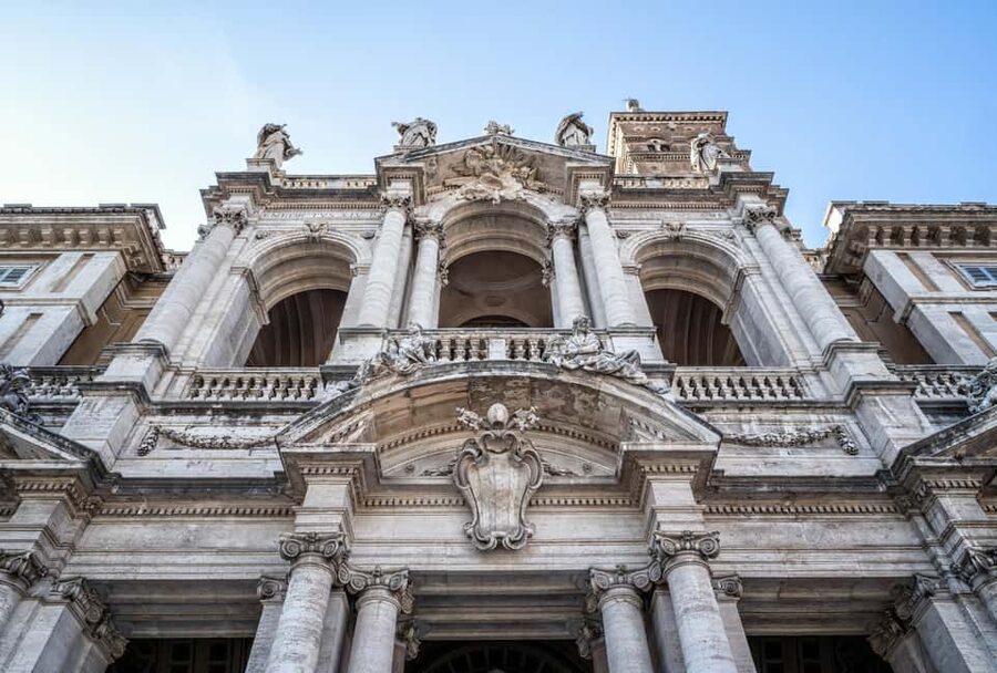 Rome: Santa Maria Maggiore – Visit with Audio Guide and Reserved Access - Getting inside through the reserved entrance