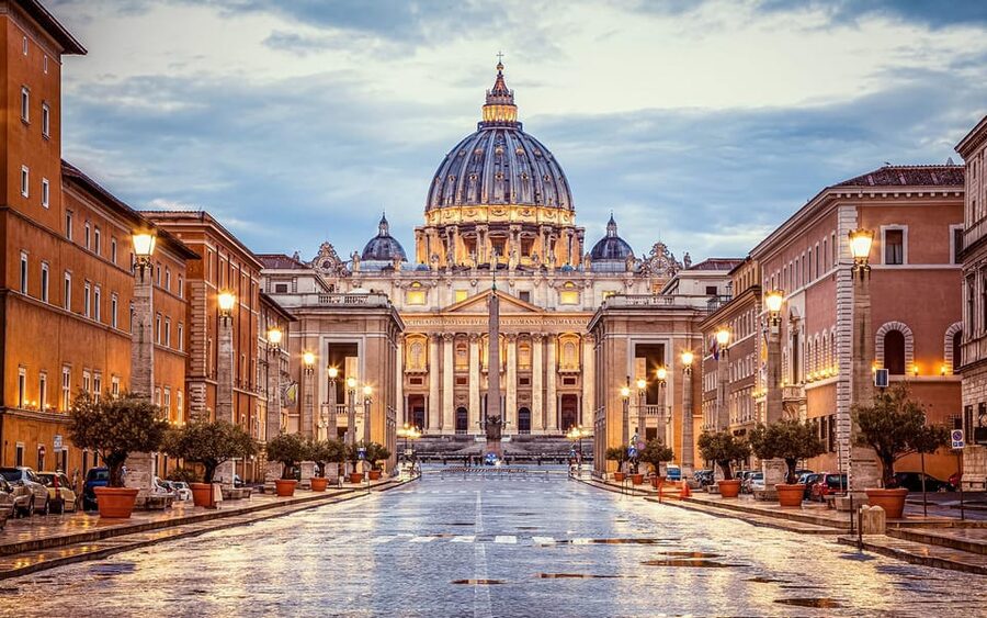 Rome: St. Peter’s Basilica Hosted Access with Audio Guide - Passing security, with realistic timing