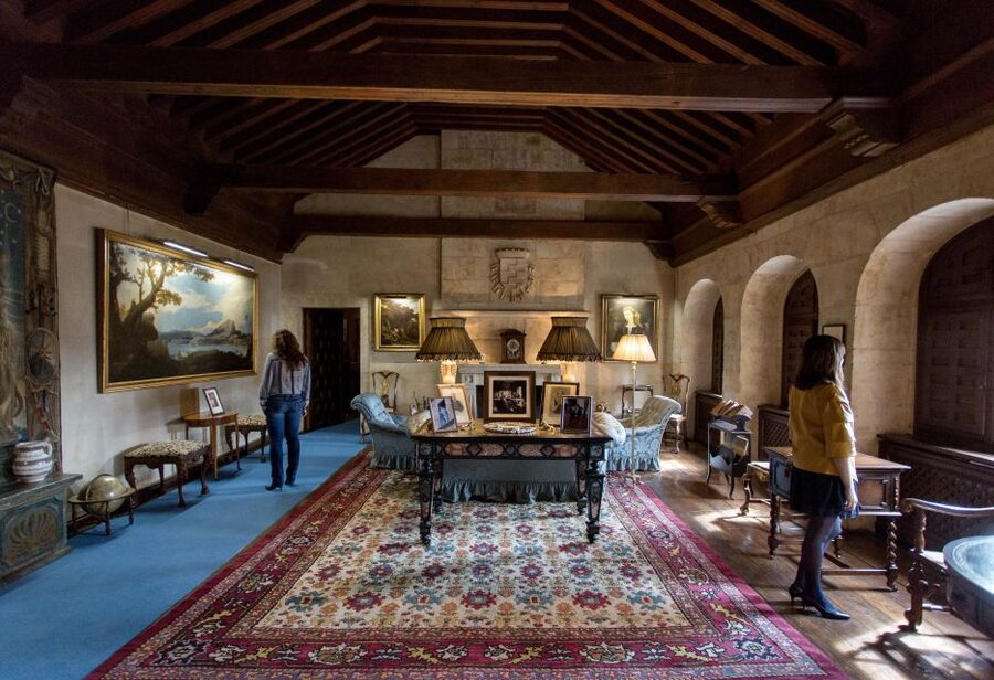 Salamanca: Monterrey Palace Audio-Guided Tour - How the self-guided hour works