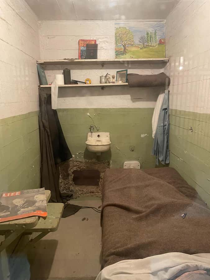San Francisco: Alcatraz Ticket, Ferry, & Self-Guided App - The escape stories need your attention