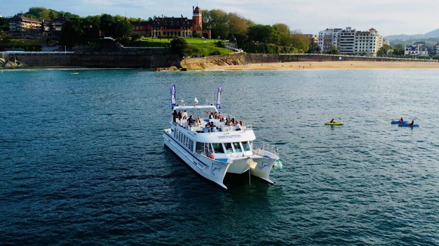 San Sebastian: Sustainable Catamaran Cruise with Audio Guide - Key points to know before boarding