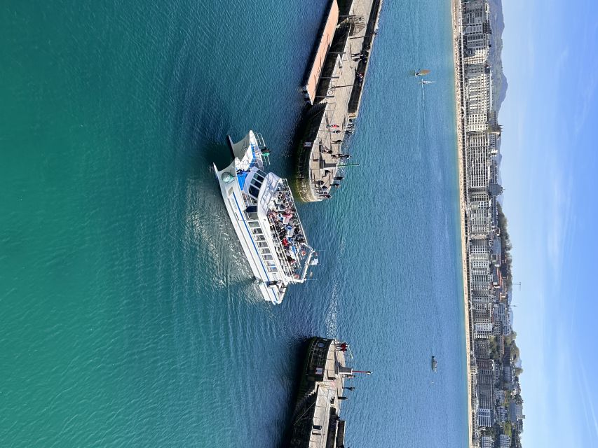 San Sebastian: Sustainable Catamaran Cruise with Audio Guide - La Concha Bay, the natural opening act