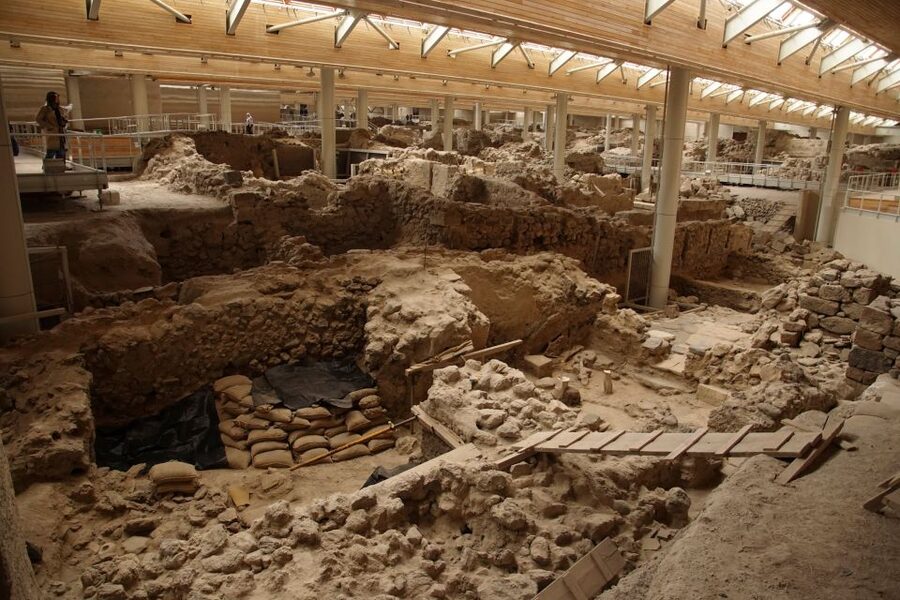 Santorini: Akrotiri Entry Ticket and Audio Guide - Reading the town through its streets and buildings