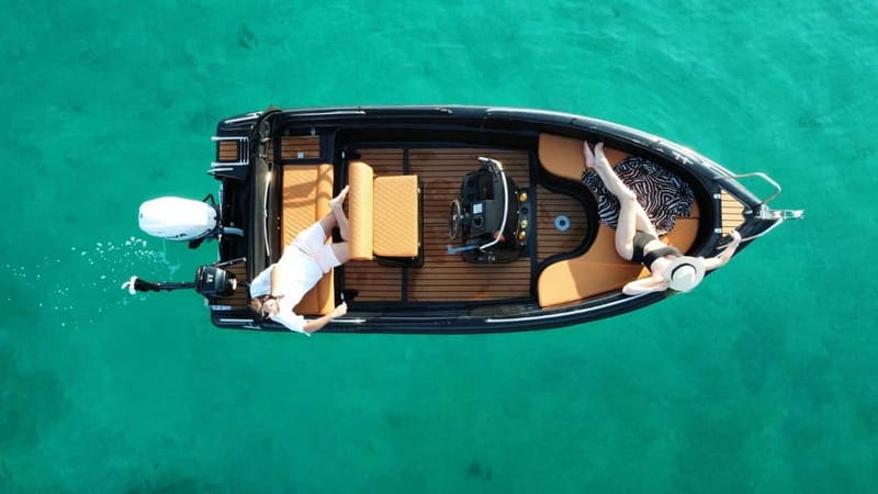 Santorini: Self-Drive Boat Rental without Boat License - The experience at a glance