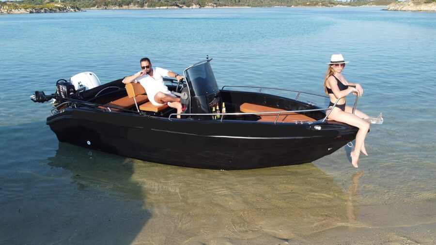 Santorini: Self-Drive Boat Rental without Boat License - What the $436 group price really buys