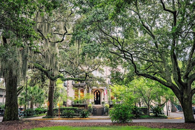 Savannah’s Historical District: A Self-Guided Audio Tour - Walking Savannah by Square and Story