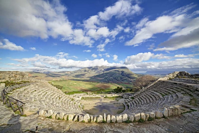 Segesta: Archeological Park Entry Ticket and App Audioguide - Walking through fortifications and later buildings