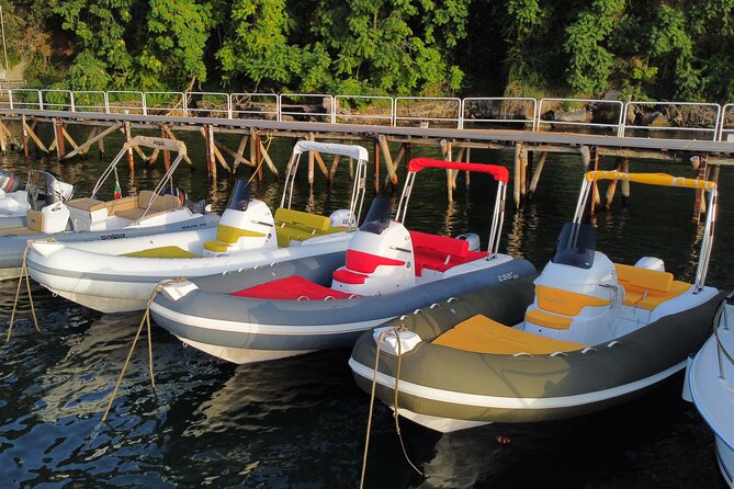 Self Drive Boat Hire - Choosing between a rubber boat and a fiberglass boat