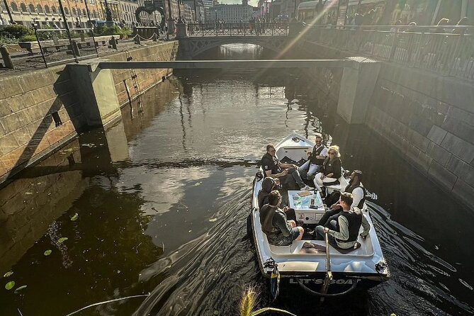 Self Drive Electric Boat in the Canals - A quiet route through Gothenburgâs canals