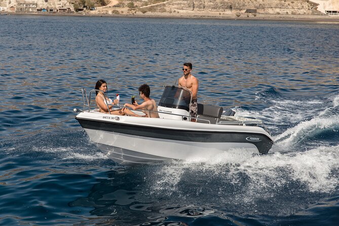 Self-Drive License-Free Boat Rental in Santorini from Vlichada - What is included on the boat