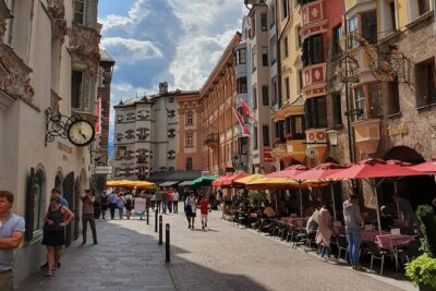 Self-Guided 1,5-hour Tour of Innsbruck: Exciting Stories, Photo Spots & Desserts