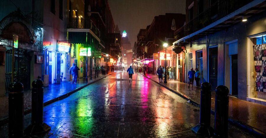 Self Guided Audio Ghost Tour in New Orleans in 6 Languages - Audio quality, narration, and atmosphere