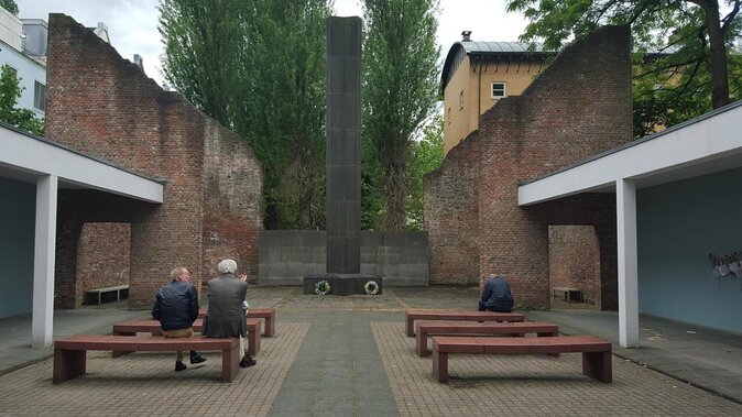 Self-Guided Audio Tour Holocaust Series: The Jewish Quarter - Key points at a glance