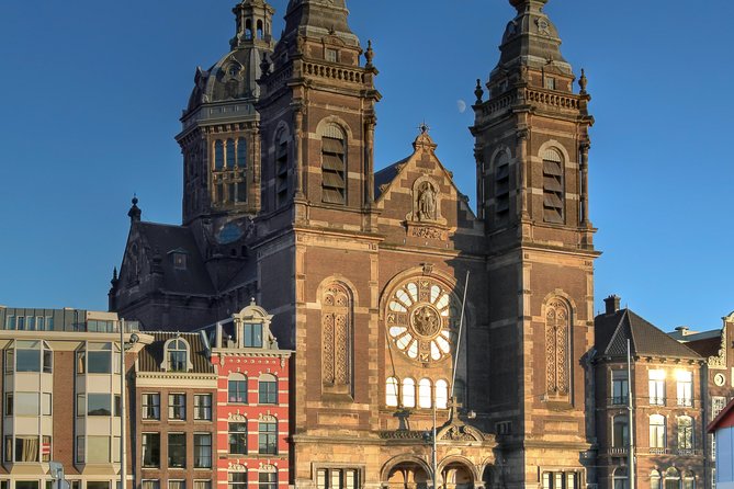 Self-Guided Audio Tour of The Red Light District - A Catholic church hidden above a 17th-century house