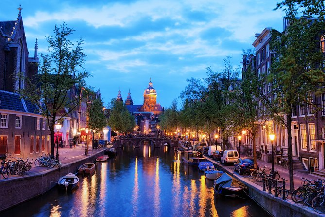 Self-Guided Audio Tour of The Red Light District - A souvenir stop and a museum of oddities