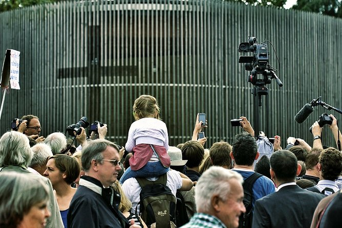 Self-Guided Audio Tour-The Fall of the wall: A light for humanity - Berlin Wall Memorial: the serious center of the route