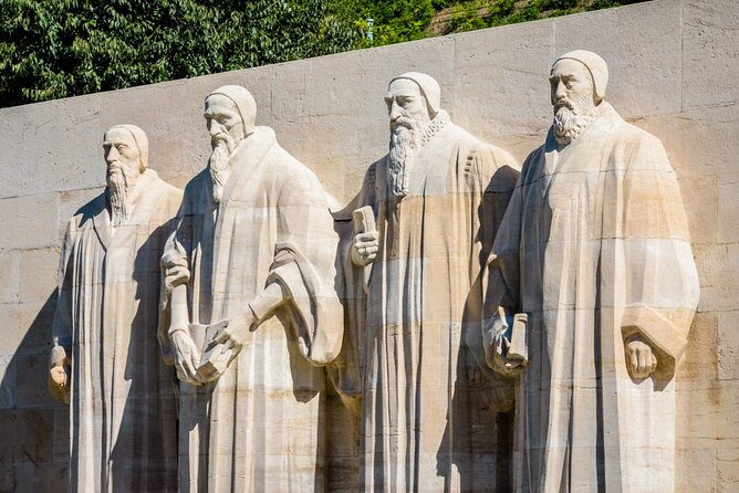 Self-Guided Audio Tour to the Many Faces of Geneva - St. Pierre Cathedral and the stone bench of judgment