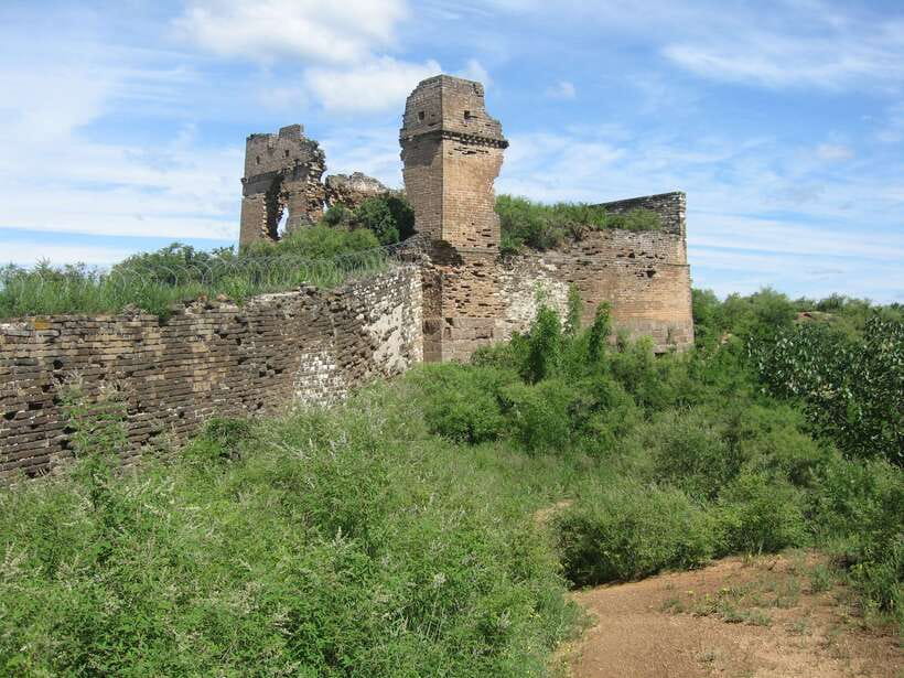 Self-guided challenging hiking from Jinshanling to Gubeikou - The forest trail to Gubeikou