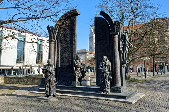 Self-Guided Crime Tour Hannover City Center - The Göttingen Seven monument and a thoughtful puzzle route