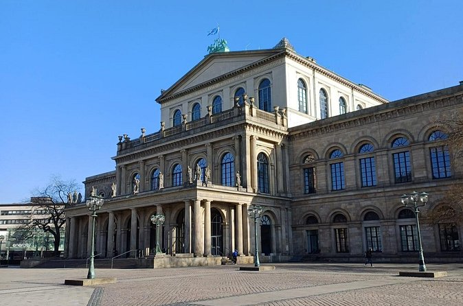 Self-Guided Crime Tour Hannover City Center - Solving the case at the New Town Hall
