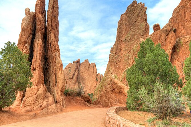 Self Guided Driving and Walking Tour in Garden of the Gods - Central Gardens introduces the red-rock formations