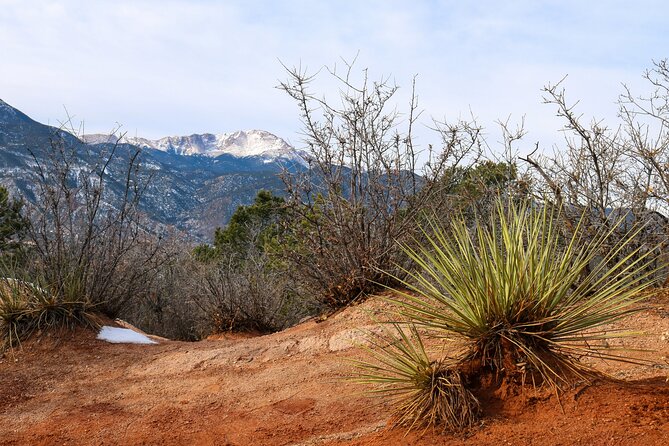 Self Guided Driving and Walking Tour in Garden of the Gods - Siamese Twins and the story of a small crack