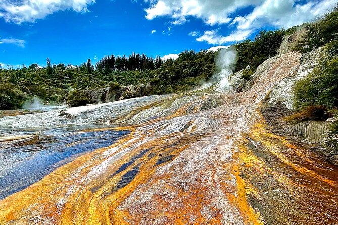 Self-Guided Geothermal Tour in Orakei Korako - Ruatapu Cave and its thermal mirror pool