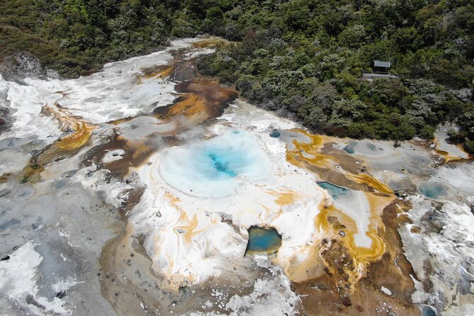 Self-Guided Geothermal Tour in Orakei Korako - A self-guided walk through a living thermal area