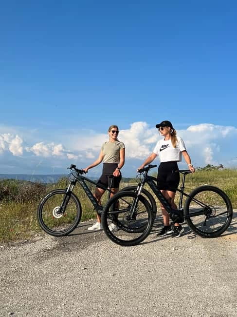 Self-guided mountain bike tour (non-electric) - Riding toward Vidikovac
