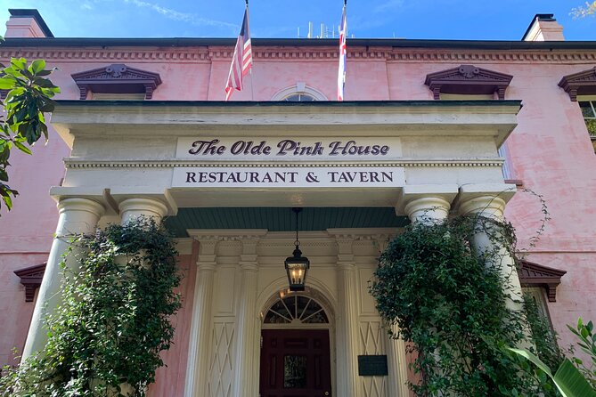 Self-Guided 'Old Squares of Savannah' Solo Walking Tour - Davenport House and Columbia Square’s fountain