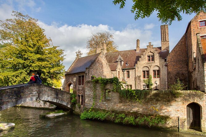 Self-Guided Secrets Tour - Explore Bruges & Miss nothing - Jan Van Eyckplein and the old Hansa Quarter