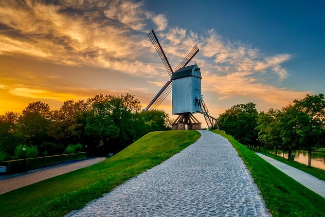 Self-Guided Secrets Tour - Explore Bruges & Miss nothing - Beer, rooftops, and De Halve Maan