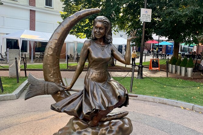 Self-Guided Smartphone Ghost Walking Tour in Salem - Getting started with the WalknTours app