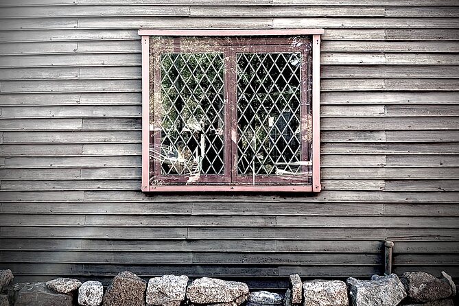 Self-Guided Smartphone Ghost Walking Tour in Salem - Joshua Ward House brings a darker tale