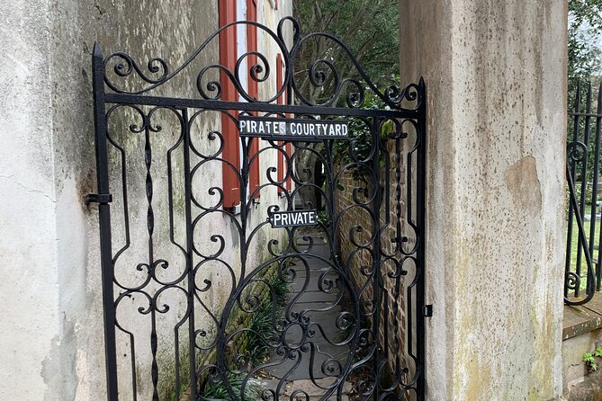 Self-Guided "The French Quarter Charleston" Solo Walking Tour - Waterfront Park and the route to Pineapple Fountain