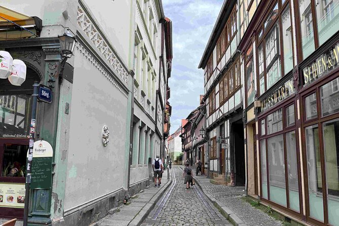 Self-Guided Walk Around Quedlinburg's Timber-Framed Houses - Narrow lanes and the shoemaker court