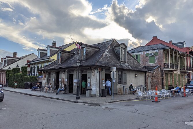 Self-Guided Walking Tour French Quarter In New Orleans - Pat O’Brien’s and the Hurricane story