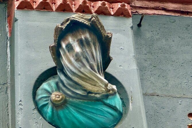 Self-Guided Walking Tour of Bristol's Harbourside History - Queen Square and the rodent that toppled a king