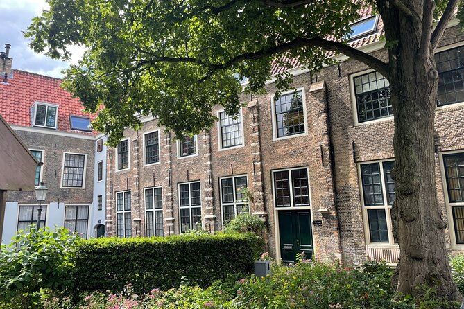 Self-Guided Walking Tour of Gouda: Canals, Colonies, and Cheese - Lage Gouwe and the names beneath your feet