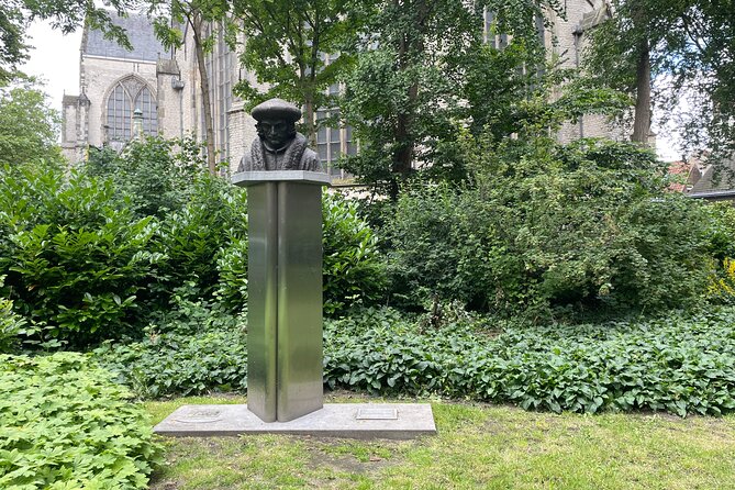 Self-Guided Walking Tour of Gouda: Canals, Colonies, and Cheese - A Dutch photo stop at t Slot windmill