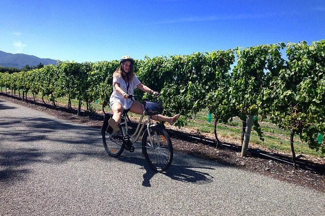 Self-Guided Wine Tours by Bike with Lorelle & Greg - Lunch options between the tastings