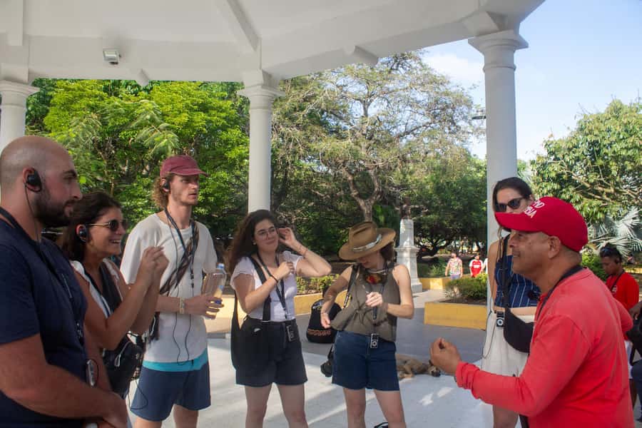 Shared Cartagena Old City Tour with Wireless Audio System - Why this $12 walk is a smart first look at Cartagena