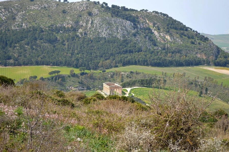 Sicily: Segesta Ticket, Shuttle Service & City Audio Tour - Taking the Shuttle to the Hilltop Theatre