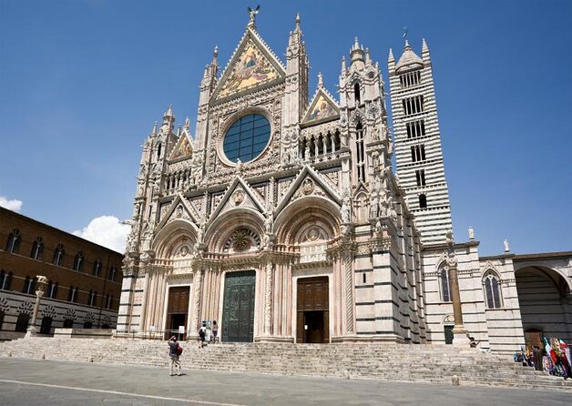 Siena Medieval Power Quest: Self-Guided Family Feud Game - Siena sightseeing with a story and a score