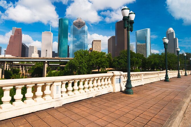 Sights of Downtown Houston Smartphone Audio Walking Tour - Architecture from Art Deco to early skyscrapers